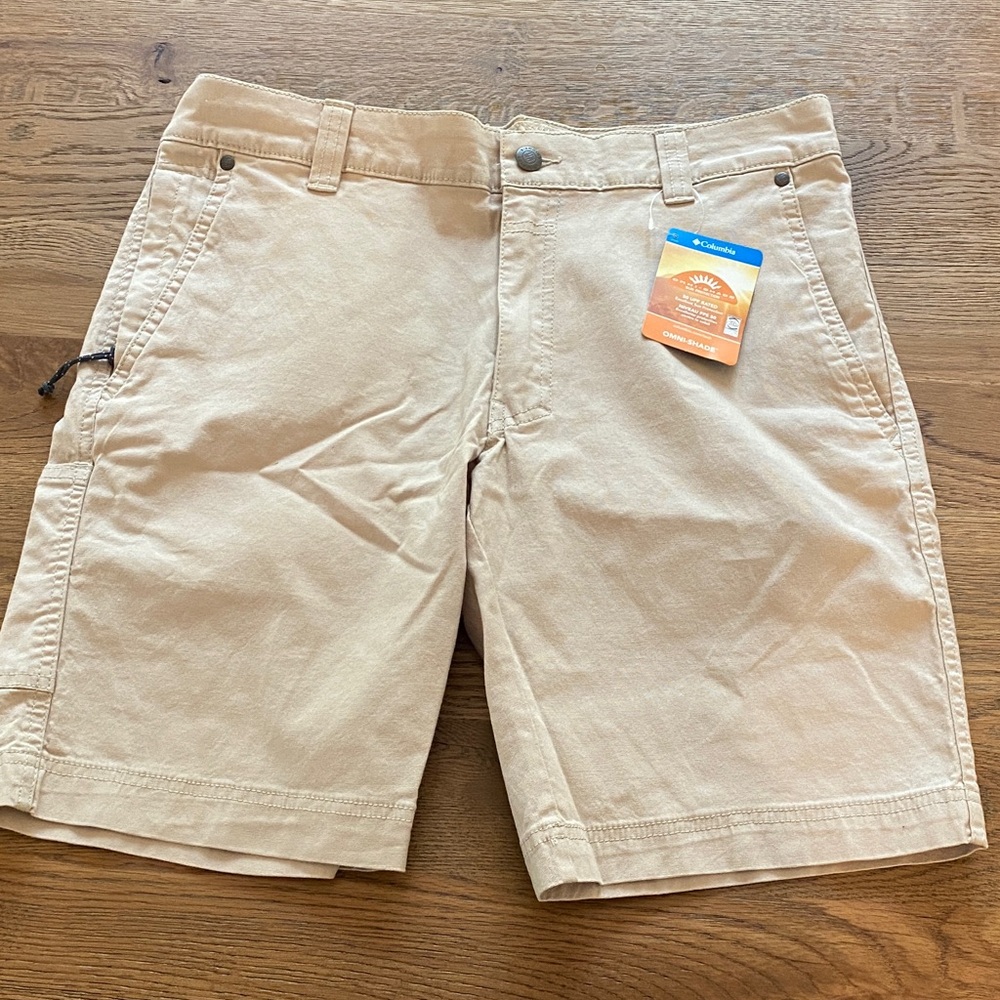 Columbia Men's Chino Omni shade Shorts in beige 32 NWT